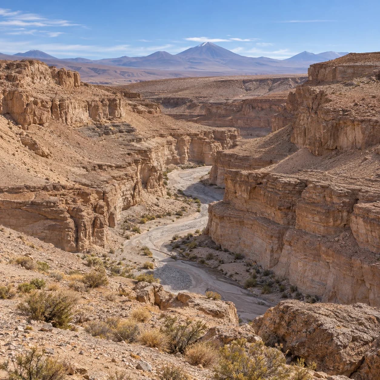 Photo réaliste: Coloriage du désert d'Atacama : gorge sinueuse